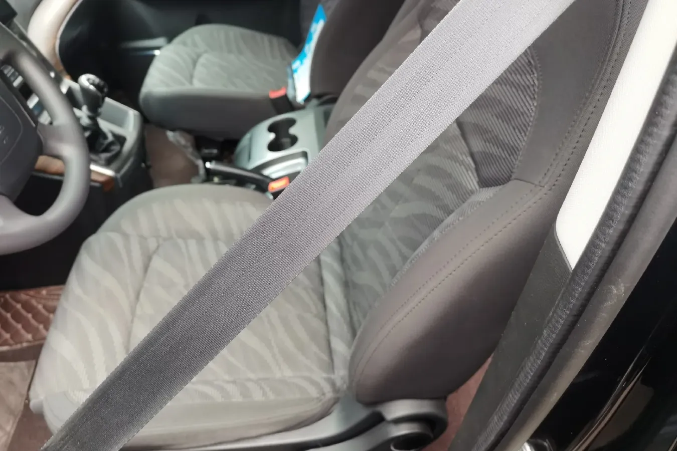 2021 DongFeng Forthing LingZhi Plus 2.0L 133HP L4 6MT,autocango,china used car exporter,china ev exporter,chinese used car exporter,chinese used ev exporter