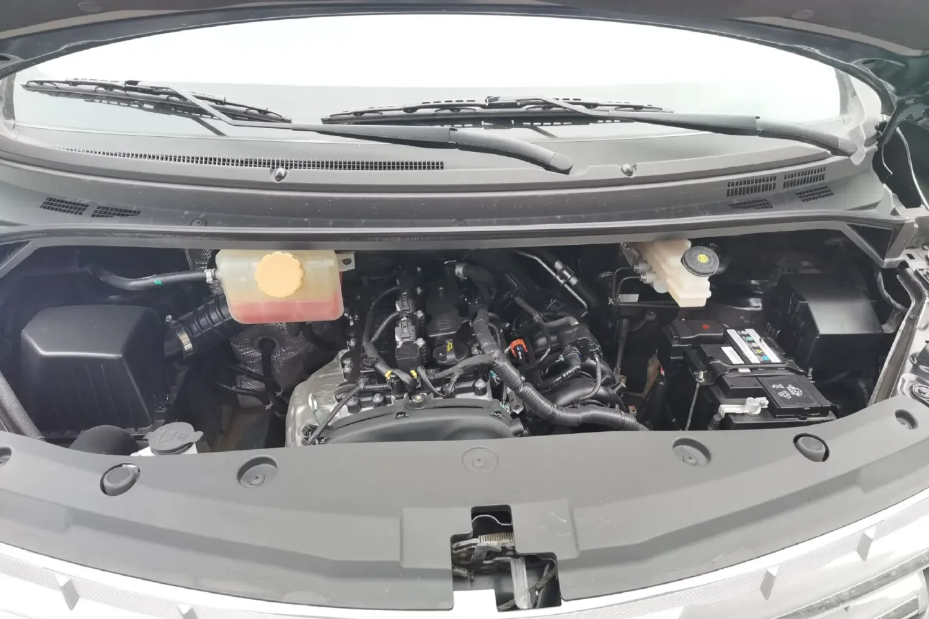 2021 DongFeng Forthing LingZhi Plus 2.0L 133HP L4 6MT,autocango,china used car exporter,china ev exporter,chinese used car exporter,chinese used ev exporter