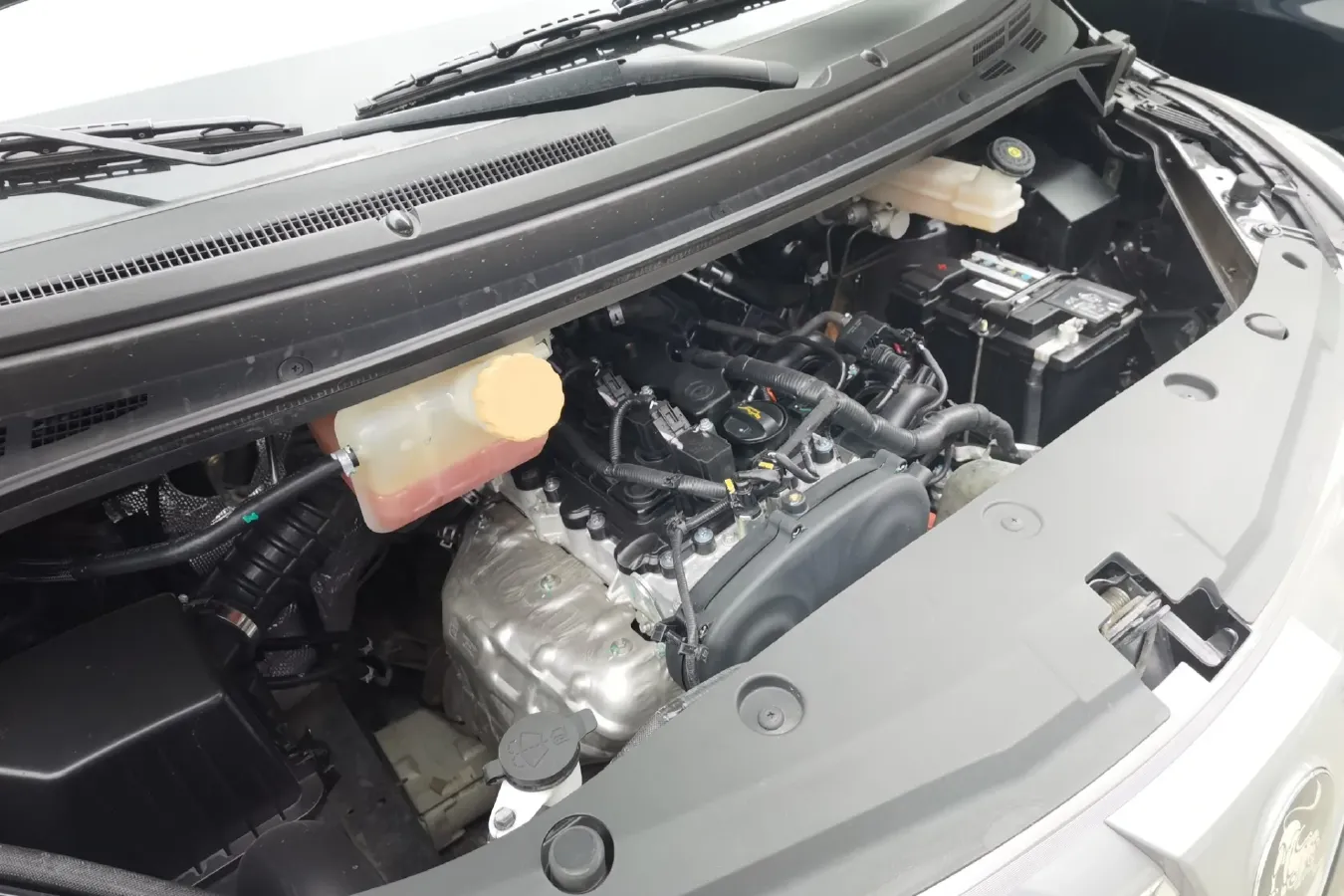 2021 DongFeng Forthing LingZhi Plus 2.0L 133HP L4 6MT,autocango,china used car exporter,china ev exporter,chinese used car exporter,chinese used ev exporter