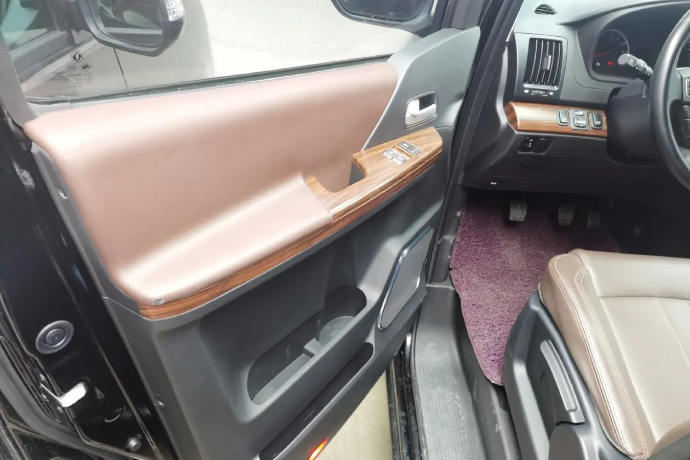 2021 DongFeng Forthing LingZhi Plus 2.0L 133HP L4 6MT,autocango,china used car exporter,china ev exporter,chinese used car exporter,chinese used ev exporter