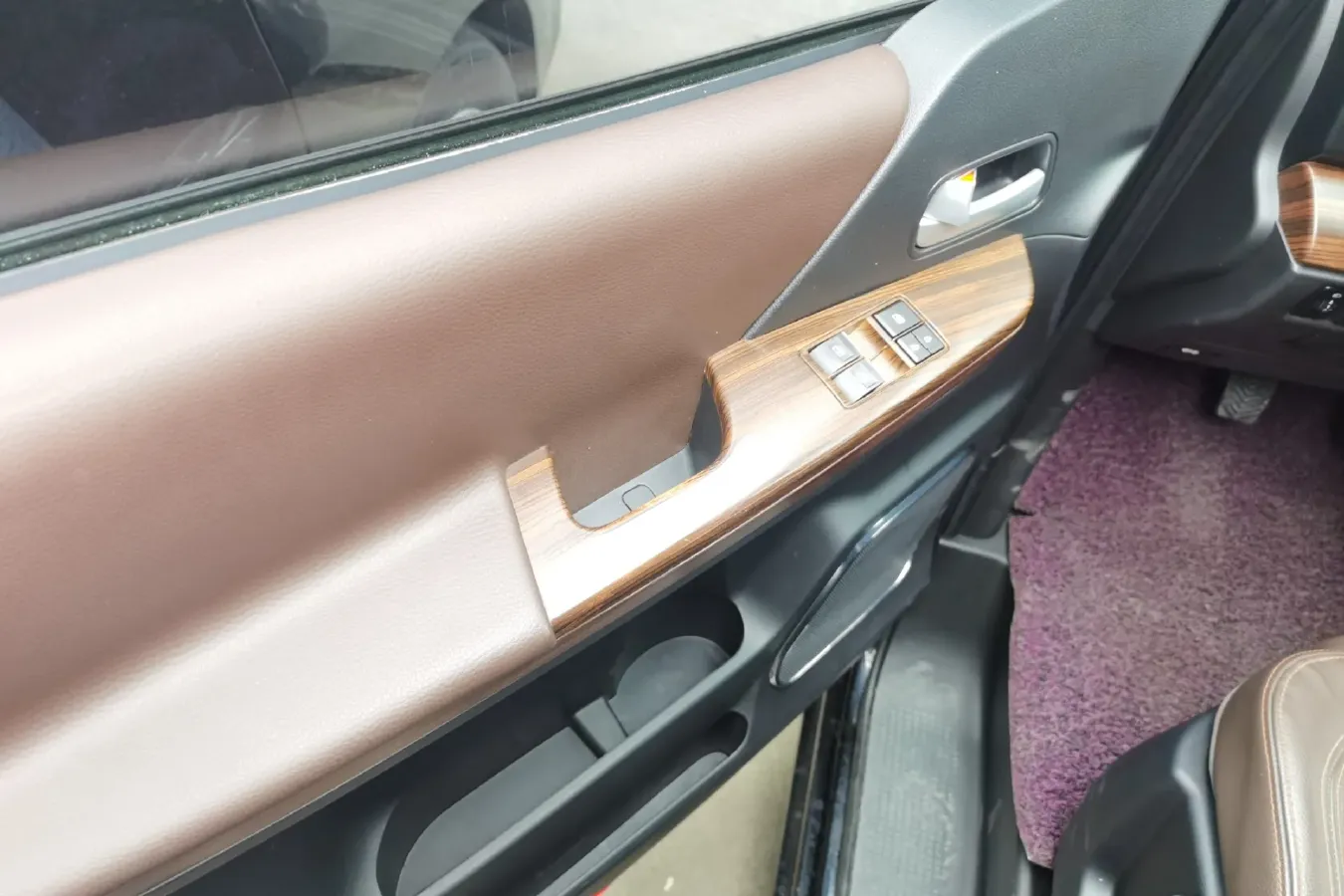 2021 DongFeng Forthing LingZhi Plus 2.0L 133HP L4 6MT,autocango,china used car exporter,china ev exporter,chinese used car exporter,chinese used ev exporter