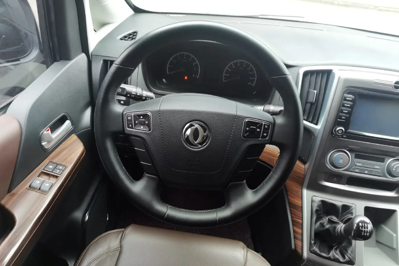 2021 DongFeng Forthing LingZhi Plus 2.0L 133HP L4 6MT,autocango,china used car exporter,china ev exporter,chinese used car exporter,chinese used ev exporter