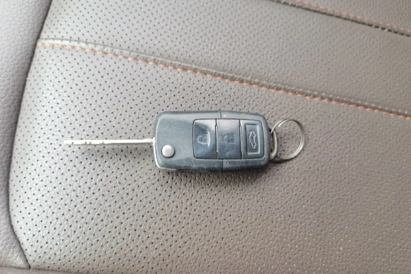 2021 DongFeng Forthing LingZhi Plus 2.0L 133HP L4 6MT,autocango,china used car exporter,china ev exporter,chinese used car exporter,chinese used ev exporter