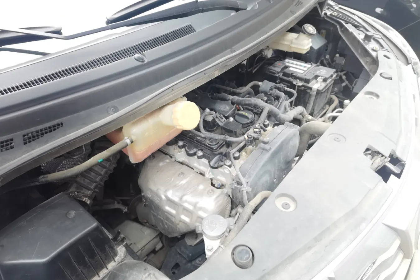 2021 DongFeng Forthing LingZhi Plus 2.0L 133HP L4 6MT,autocango,china used car exporter,china ev exporter,chinese used car exporter,chinese used ev exporter