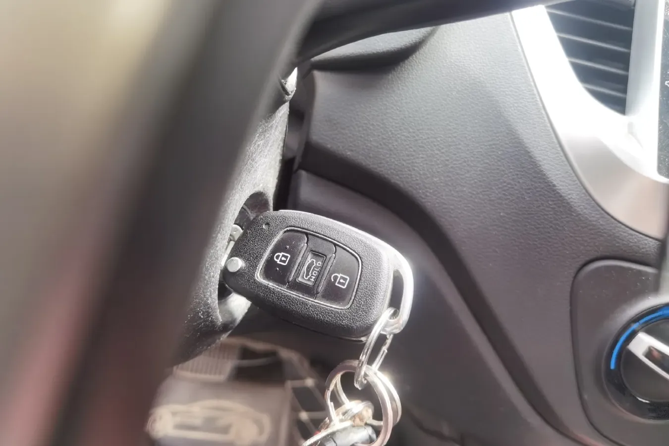 2017 Hyundai Verna RV 1.4L 100HP L4 6AT,autocango,china used car exporter,china ev exporter,chinese used car exporter,chinese used ev exporter