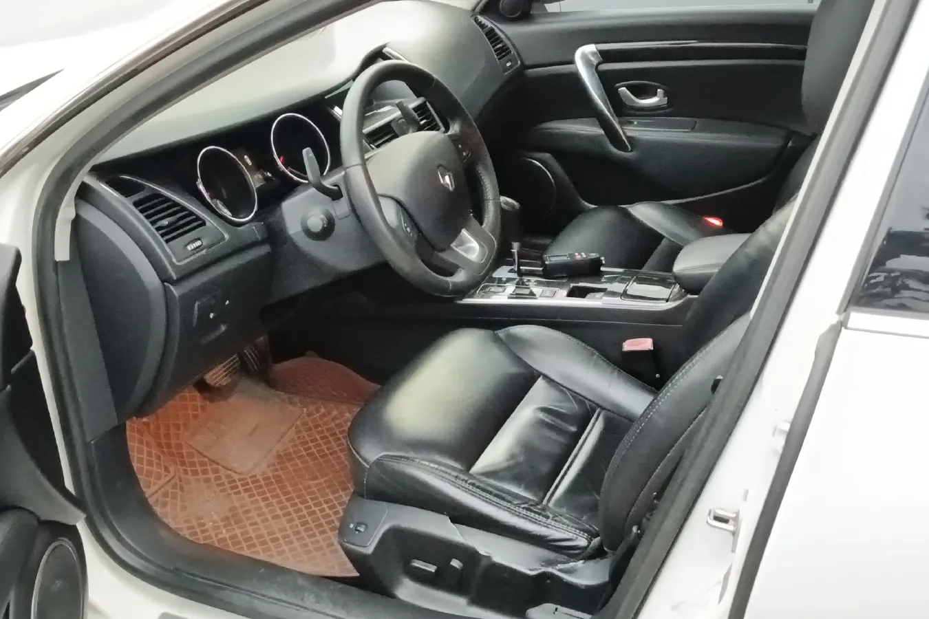 2012 Renault  Talisman 2.5L 190HP V6 6AT,autocango,china used car exporter,china ev exporter,chinese used car exporter,chinese used ev exporter