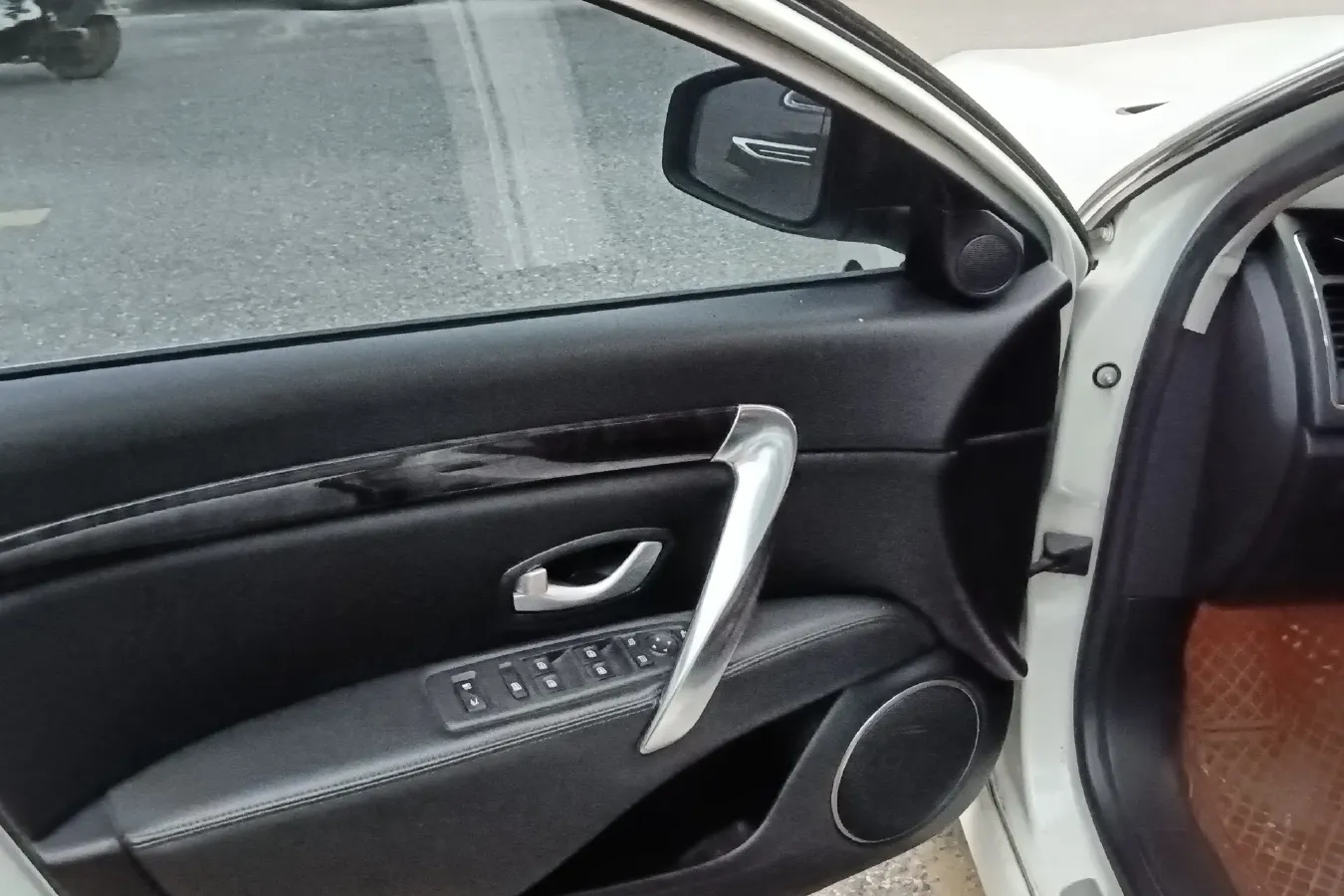 2012 Renault  Talisman 2.5L 190HP V6 6AT,autocango,china used car exporter,china ev exporter,chinese used car exporter,chinese used ev exporter