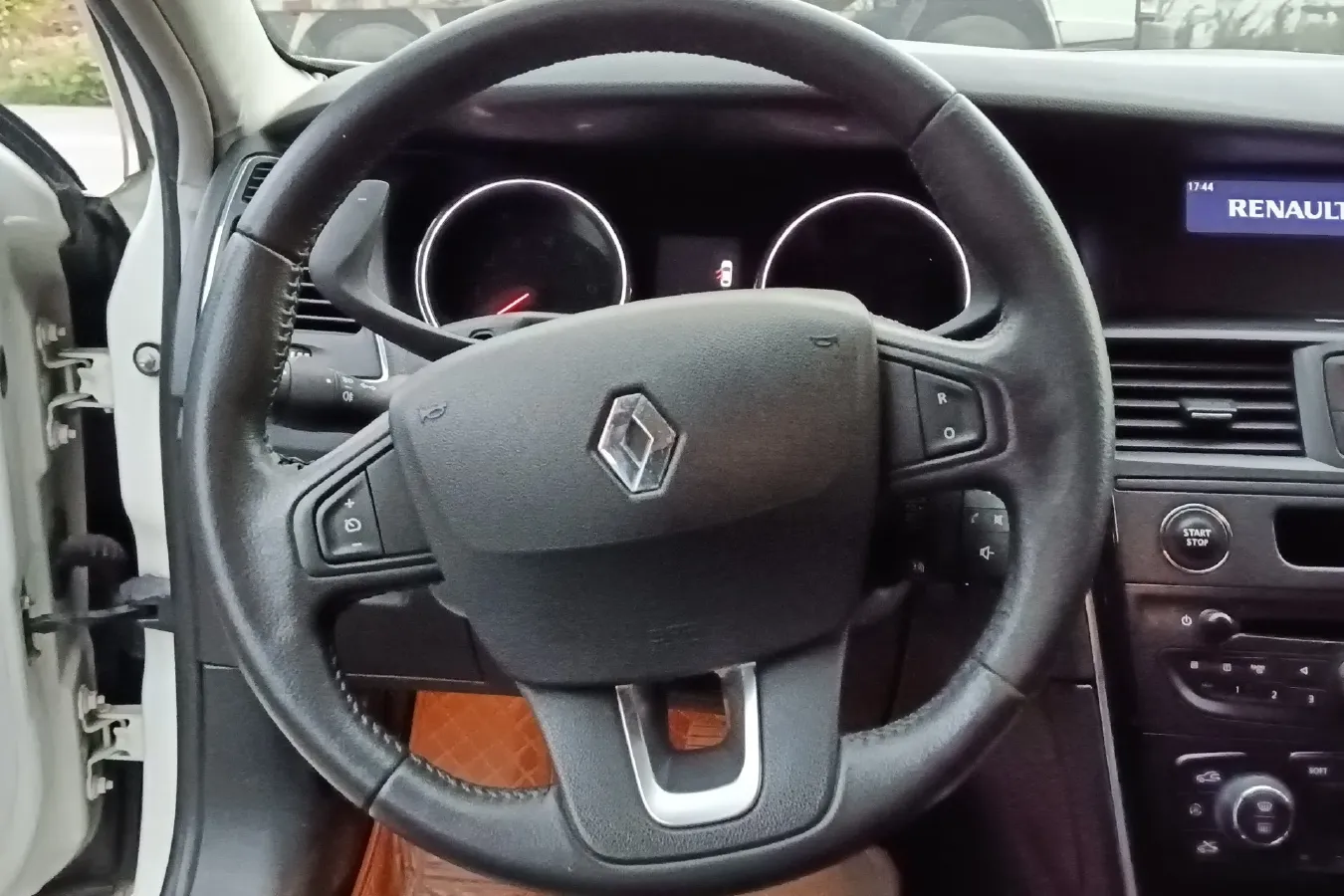 2012 Renault  Talisman 2.5L 190HP V6 6AT,autocango,china used car exporter,china ev exporter,chinese used car exporter,chinese used ev exporter