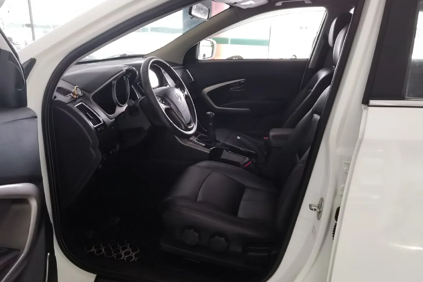 2016 HawTai Santafe 1.5T 156HP L4 6MT,autocango,china used car exporter,china ev exporter,chinese used car exporter,chinese used ev exporter