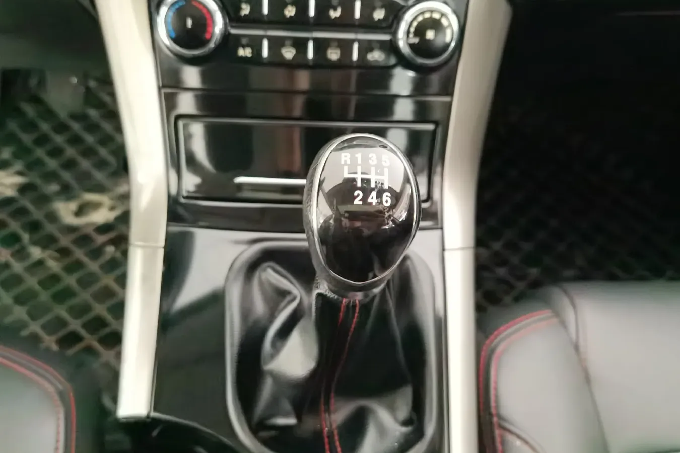 2016 HawTai Santafe 1.5T 156HP L4 6MT,autocango,china used car exporter,china ev exporter,chinese used car exporter,chinese used ev exporter