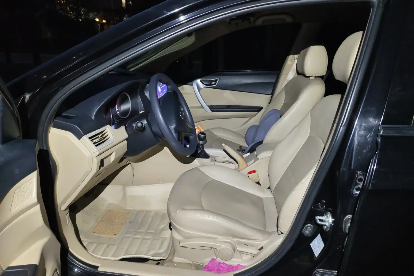 2015 Soueast V5 1.5L 120HP L4 5MT,autocango,china used car exporter,china ev exporter,chinese used car exporter,chinese used ev exporter