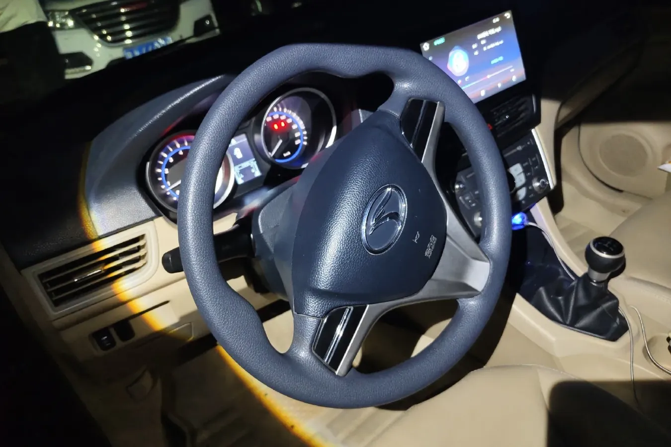 2015 Soueast V5 1.5L 120HP L4 5MT,autocango,china used car exporter,china ev exporter,chinese used car exporter,chinese used ev exporter