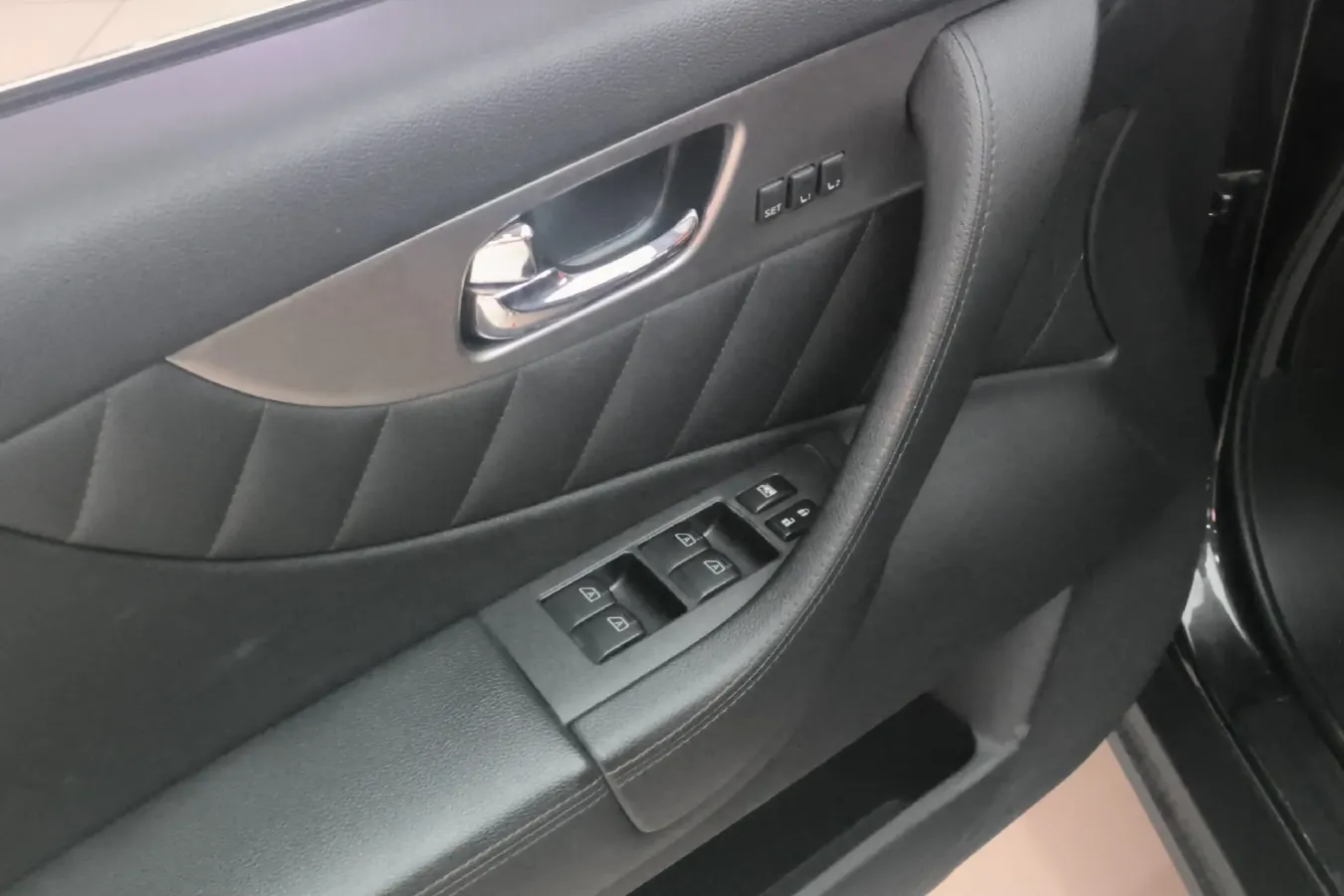 2013 Infiniti QX70 3.7L 351HP V6 7AT,autocango,china used car exporter,china ev exporter,chinese used car exporter,chinese used ev exporter