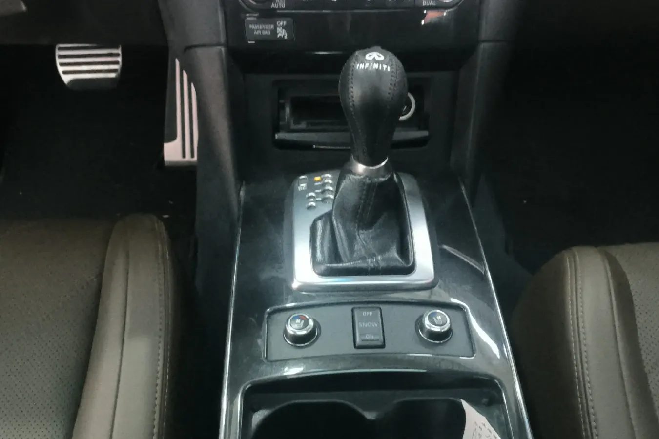 2013 Infiniti QX70 3.7L 351HP V6 7AT,autocango,china used car exporter,china ev exporter,chinese used car exporter,chinese used ev exporter