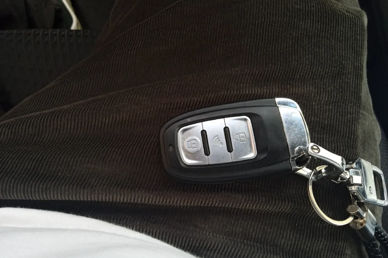 2012 Toyota Camry 2.0L 150HP L4 4AT,autocango,china used car exporter,china ev exporter,chinese used car exporter,chinese used ev exporter