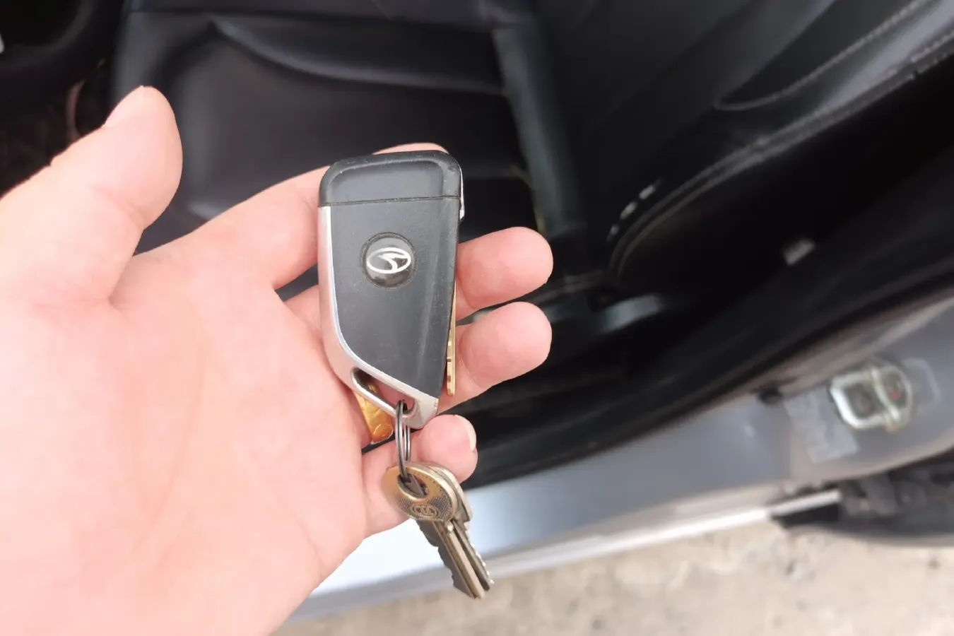 2015 Soueast V5 1.5L 120HP L4 5MT,autocango,china used car exporter,china ev exporter,chinese used car exporter,chinese used ev exporter