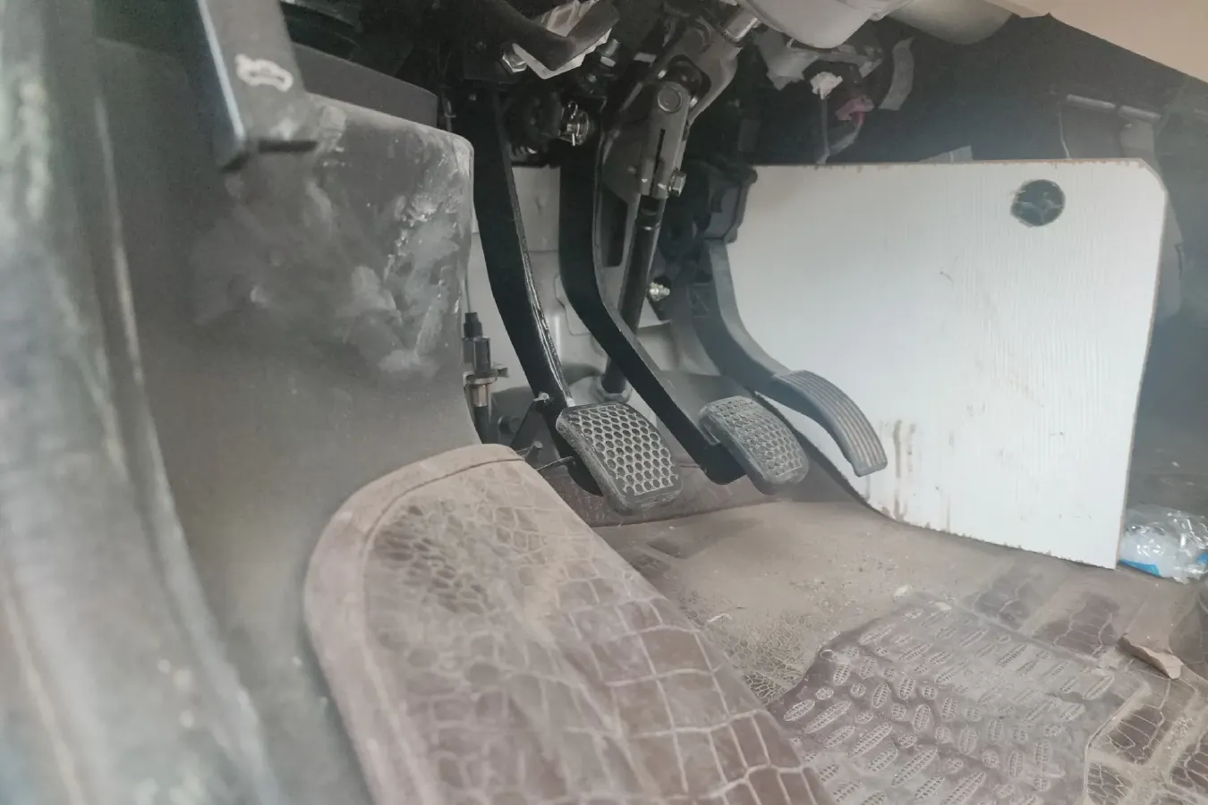 2021 ChangAn KuaYue New Leopard T3 1.6L 122HP L4 5MT,autocango,china used car exporter,china ev exporter,chinese used car exporter,chinese used ev exporter