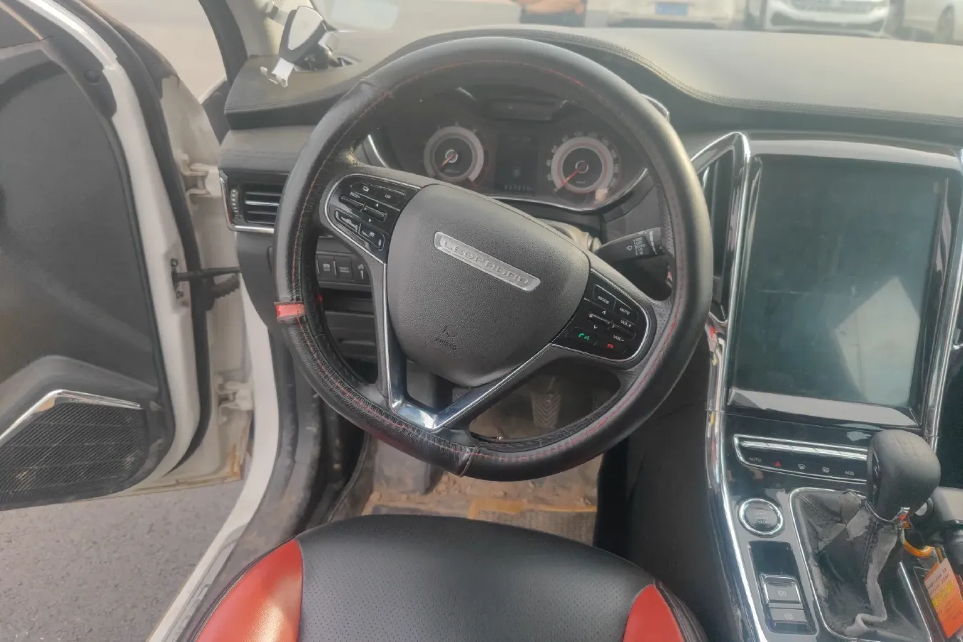 2017 Leopaard CS9 1.5L 113HP L4 5MT,autocango,china used car exporter,china ev exporter,chinese used car exporter,chinese used ev exporter