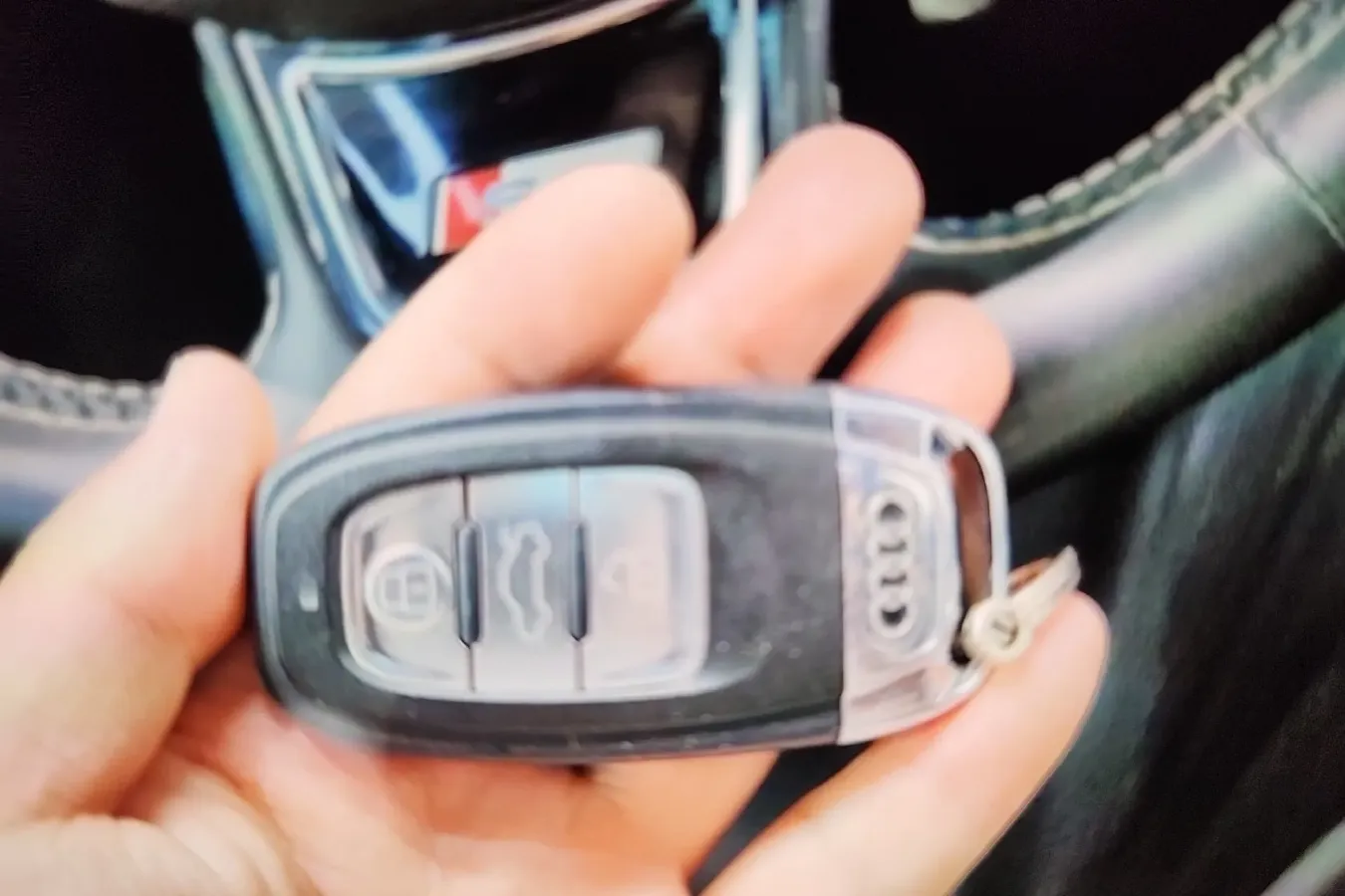 2013 Audi S8 4.0T 520HP V8 8AT,autocango,china used car exporter,china ev exporter,chinese used car exporter,chinese used ev exporter