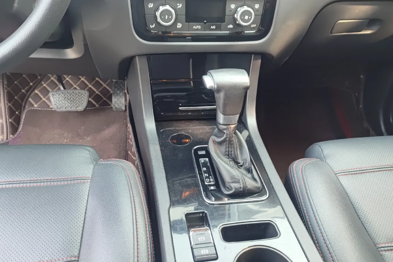 2016 Yema T70 1.8T 160HP L4 CVT,autocango,china used car exporter,china ev exporter,chinese used car exporter,chinese used ev exporter