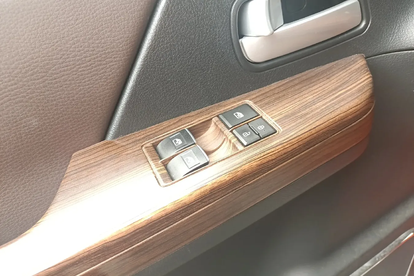 2021 DongFeng Forthing LingZhi Plus 2.0L 133HP L4 6MT,autocango,china used car exporter,china ev exporter,chinese used car exporter,chinese used ev exporter