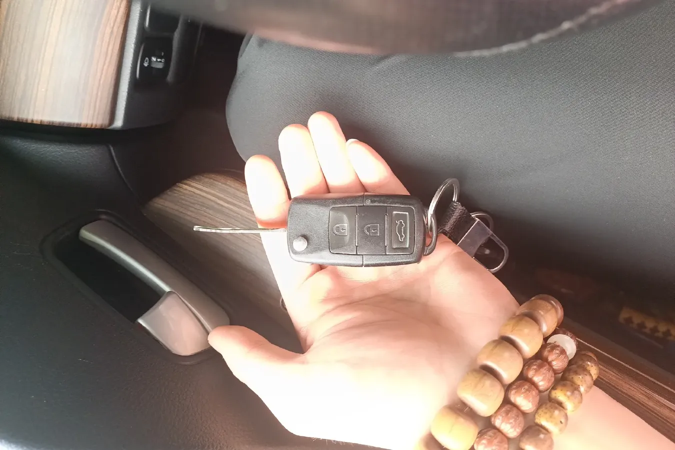 2021 DongFeng Forthing LingZhi Plus 2.0L 133HP L4 6MT,autocango,china used car exporter,china ev exporter,chinese used car exporter,chinese used ev exporter