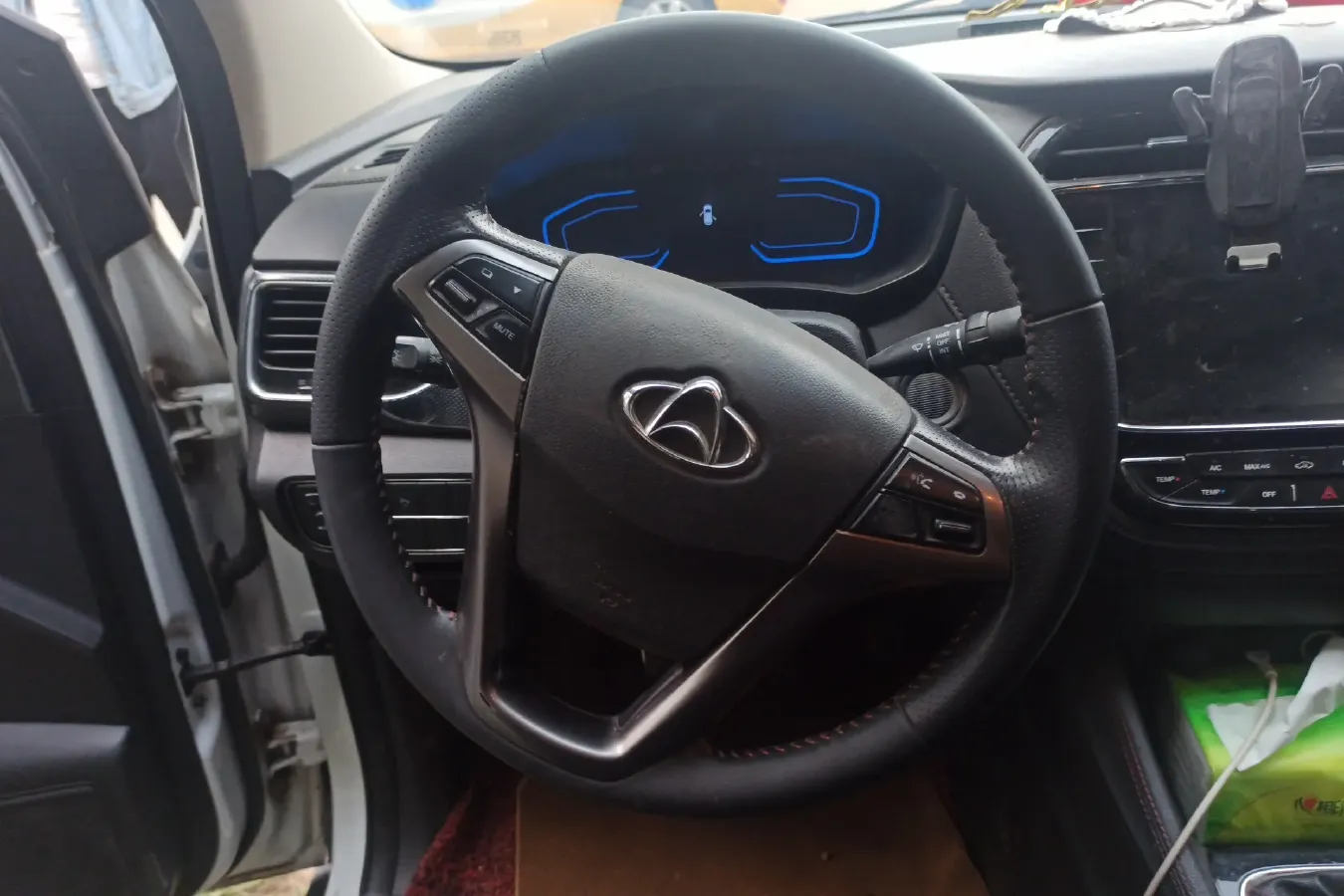 2017 ChangAn Oshan A800 1.6L 125HP L4 5MT,autocango,china used car exporter,china ev exporter,chinese used car exporter,chinese used ev exporter