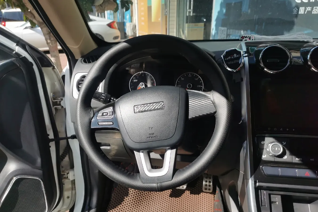 2017 Yema T70 1.5T 156HP L4 5MT,autocango,china used car exporter,china ev exporter,chinese used car exporter,chinese used ev exporter