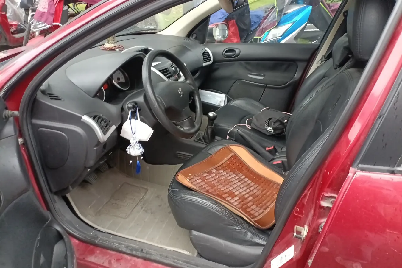 2009 Peugeot 207 1.4L 76HP L4 5MT,autocango,china used car exporter,china ev exporter,chinese used car exporter,chinese used ev exporter