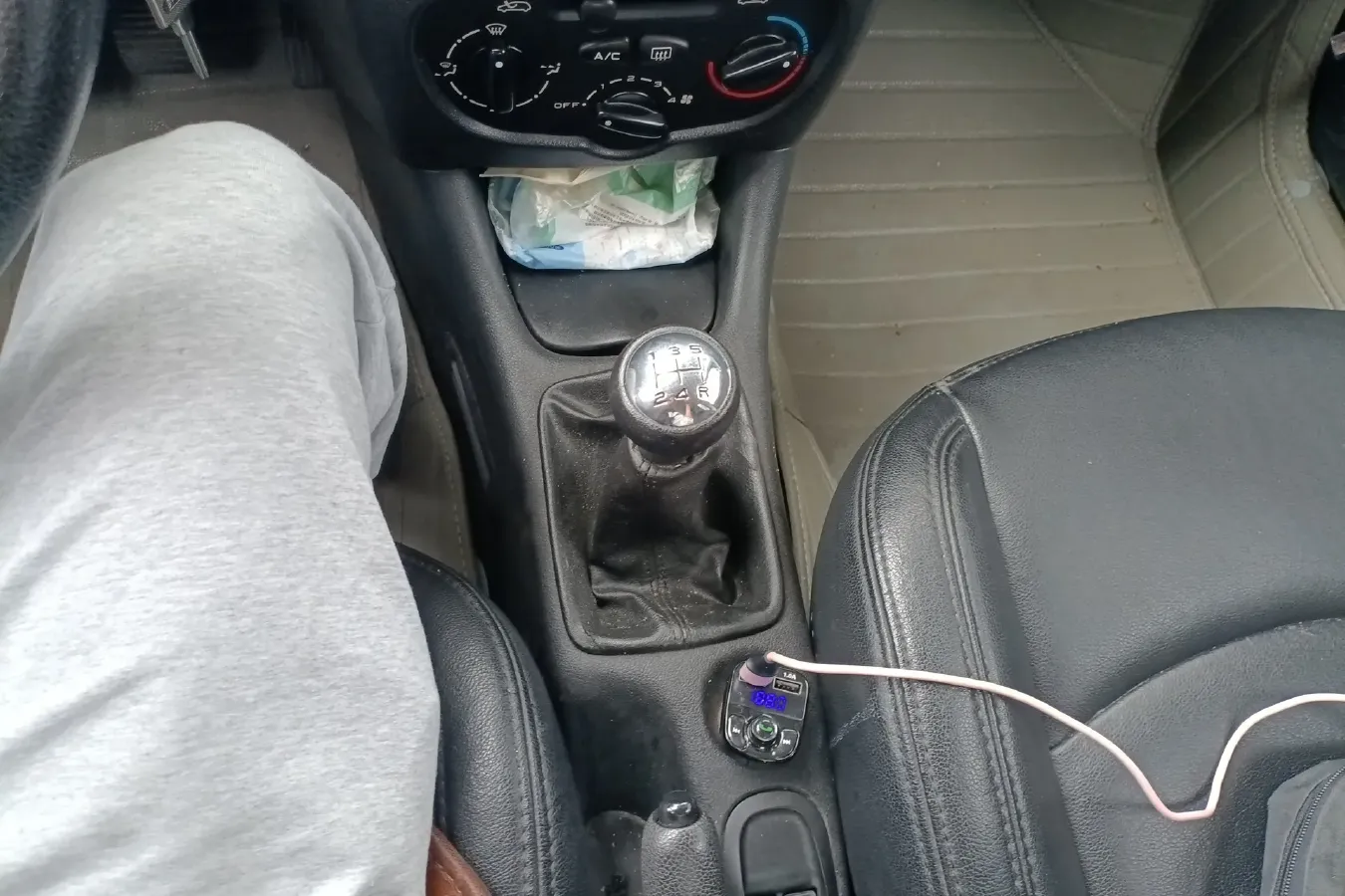 2009 Peugeot 207 1.4L 76HP L4 5MT,autocango,china used car exporter,china ev exporter,chinese used car exporter,chinese used ev exporter