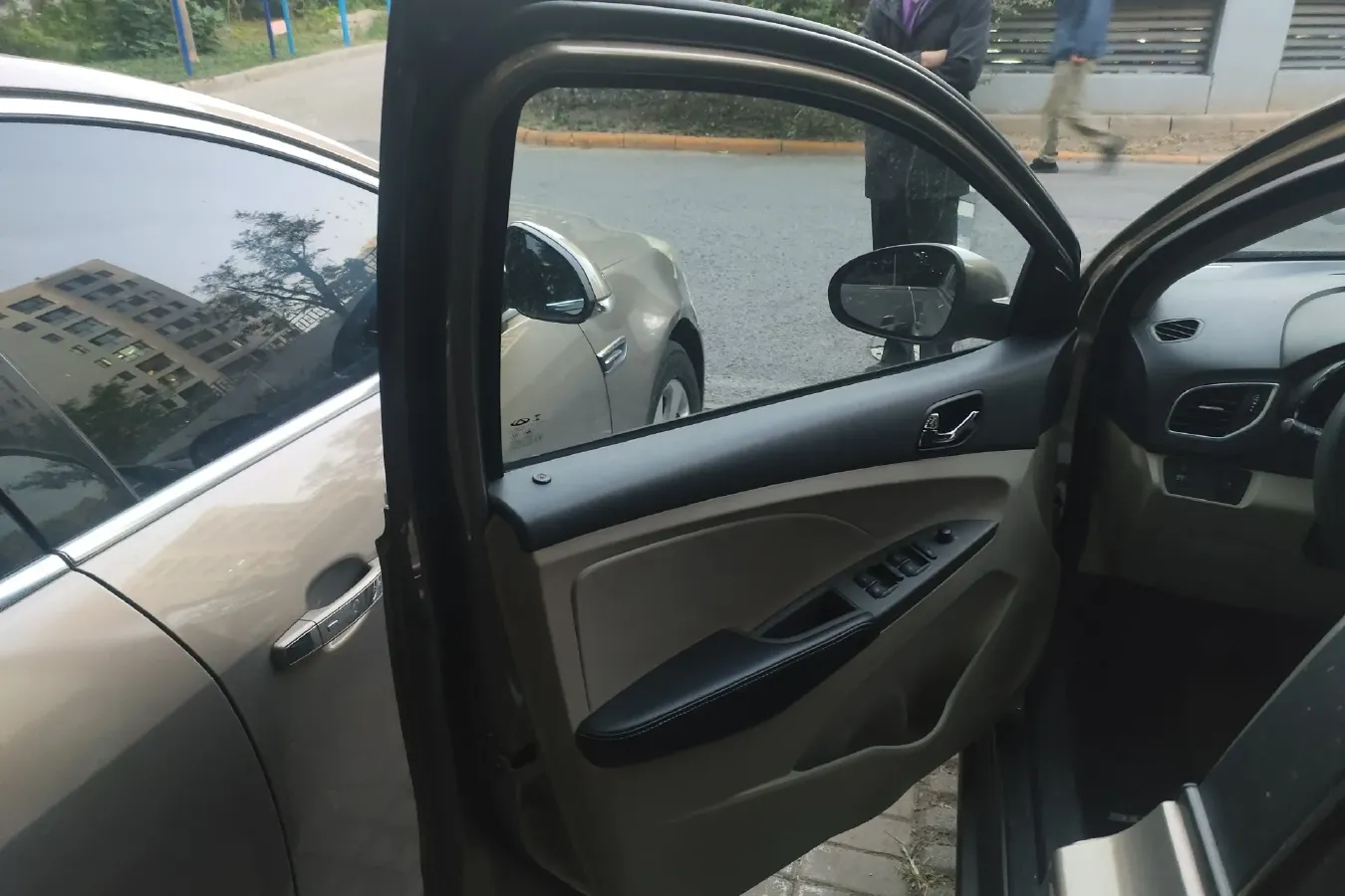 2015 Chery Arrizo 3 1.5L 109HP L4 5MT,autocango,china used car exporter,china ev exporter,chinese used car exporter,chinese used ev exporter