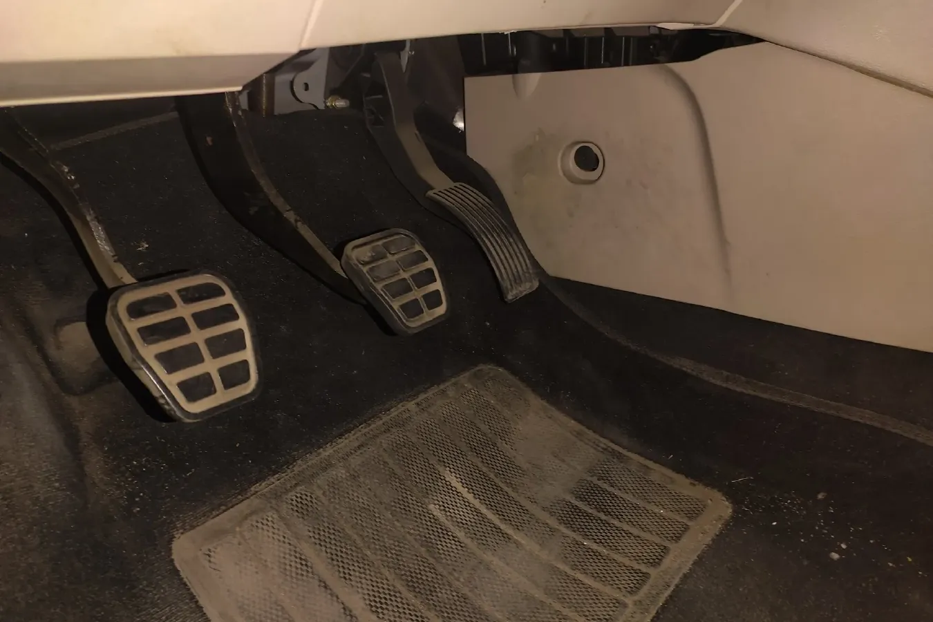 2015 Chery Arrizo 3 1.5L 109HP L4 5MT,autocango,china used car exporter,china ev exporter,chinese used car exporter,chinese used ev exporter