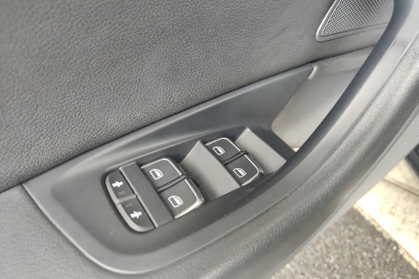 2015 Audi A6L 2.0T 180HP L4 CVT,autocango,china used car exporter,china ev exporter,chinese used car exporter,chinese used ev exporter