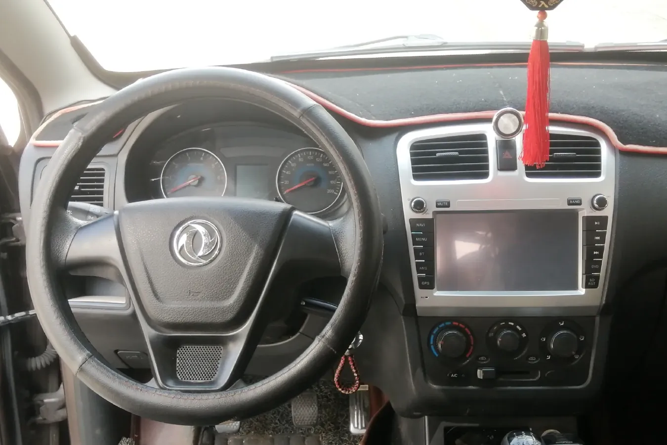 2014 DongFeng Fengon Fengon 330 1.5L 116HP L4 5MT,autocango,china used car exporter,china ev exporter,chinese used car exporter,chinese used ev exporter