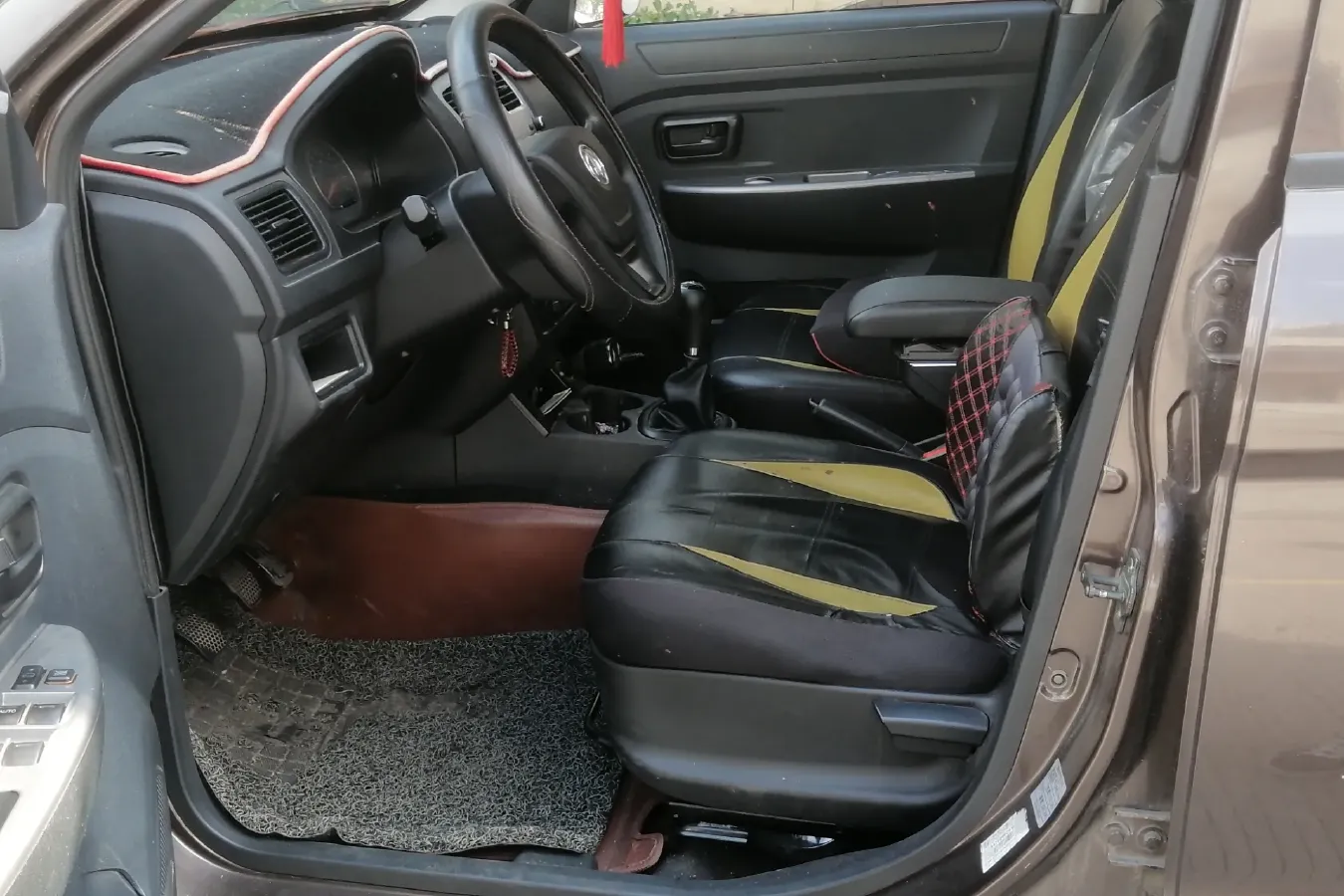 2014 DongFeng Fengon Fengon 330 1.5L 116HP L4 5MT,autocango,china used car exporter,china ev exporter,chinese used car exporter,chinese used ev exporter