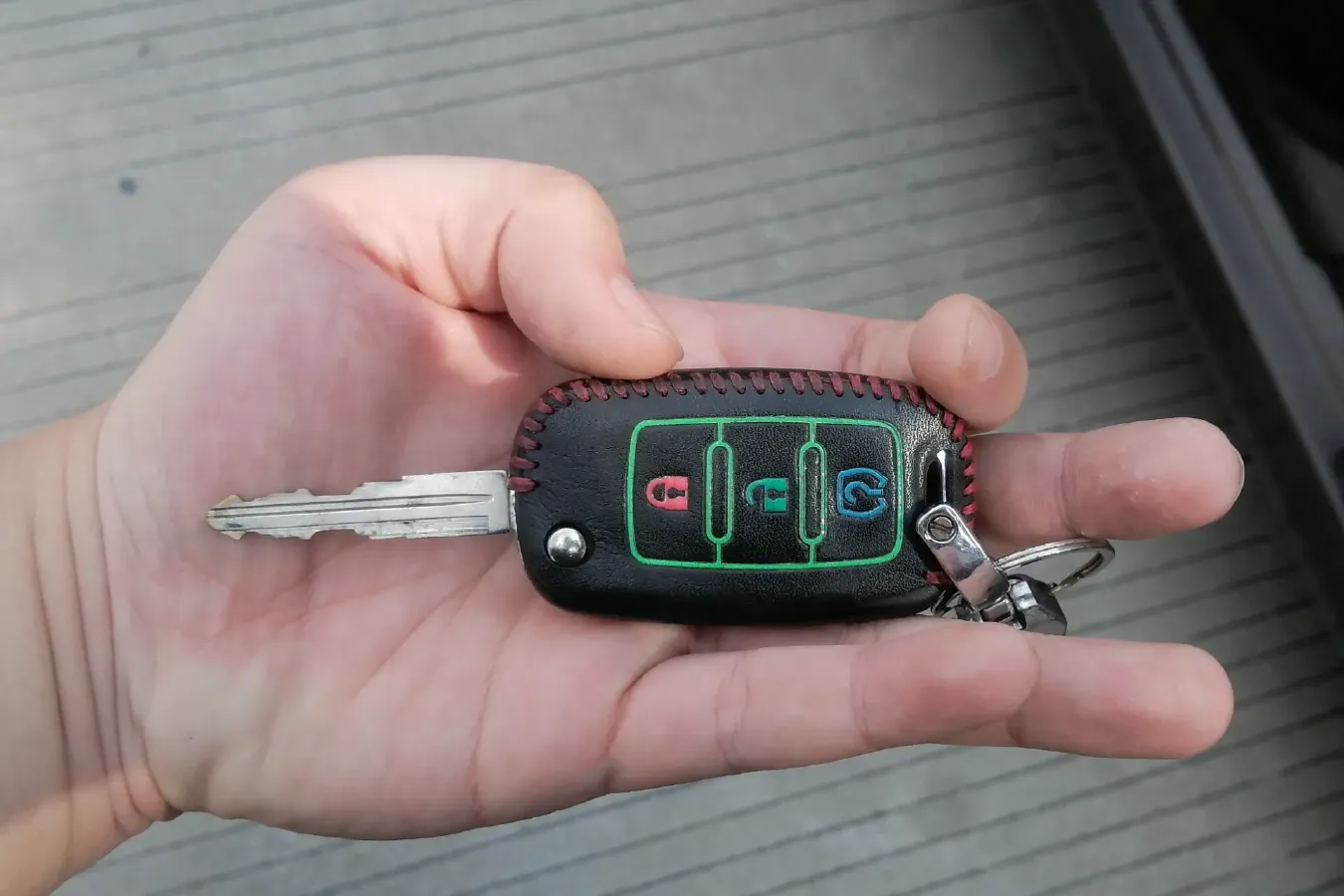 2014 DongFeng Fengon Fengon 330 1.5L 116HP L4 5MT,autocango,china used car exporter,china ev exporter,chinese used car exporter,chinese used ev exporter