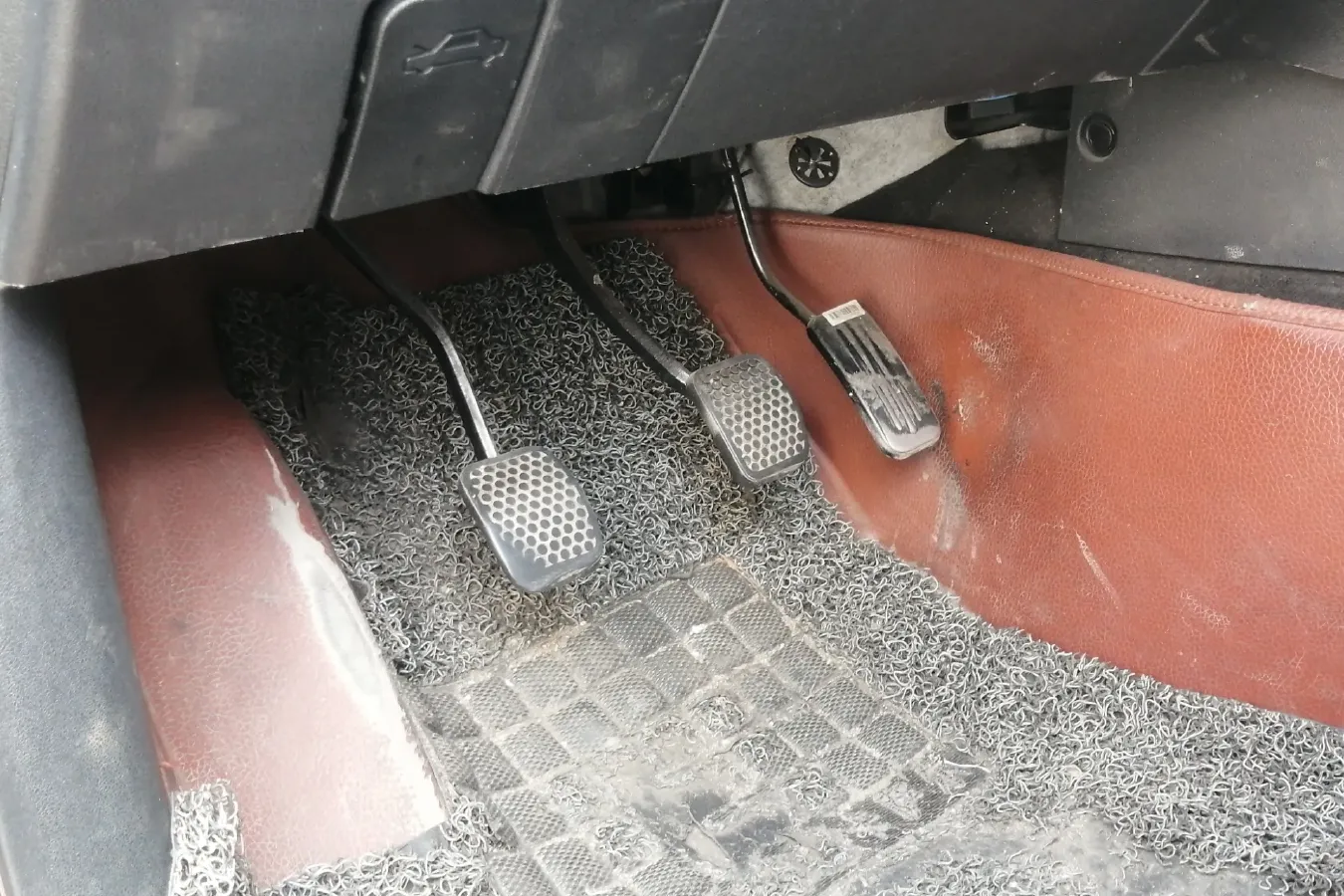 2014 DongFeng Fengon Fengon 330 1.5L 116HP L4 5MT,autocango,china used car exporter,china ev exporter,chinese used car exporter,chinese used ev exporter