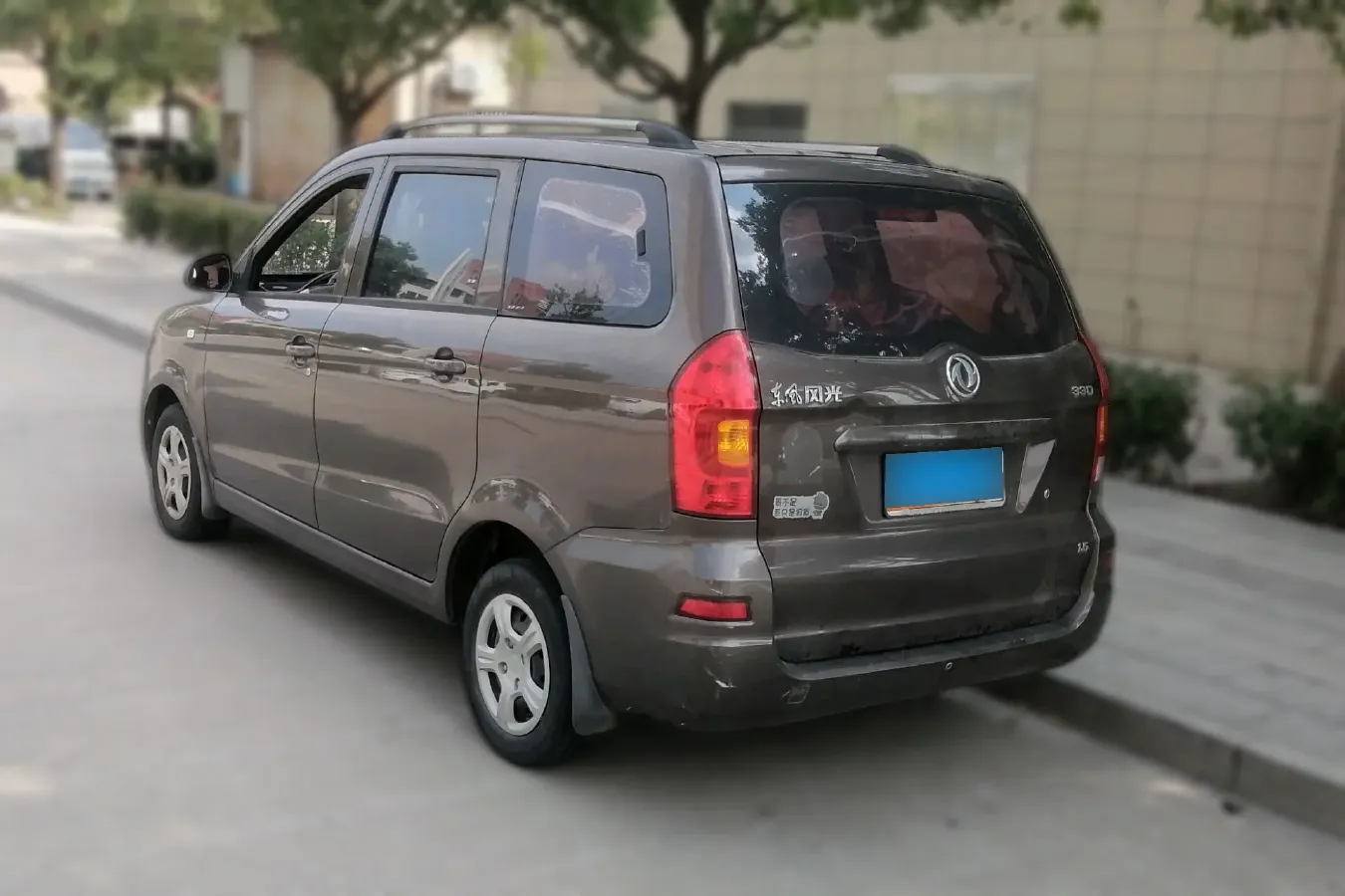 2014 DongFeng Fengon Fengon 330 1.5L 116HP L4 5MT,autocango,china used car exporter,china ev exporter,chinese used car exporter,chinese used ev exporter