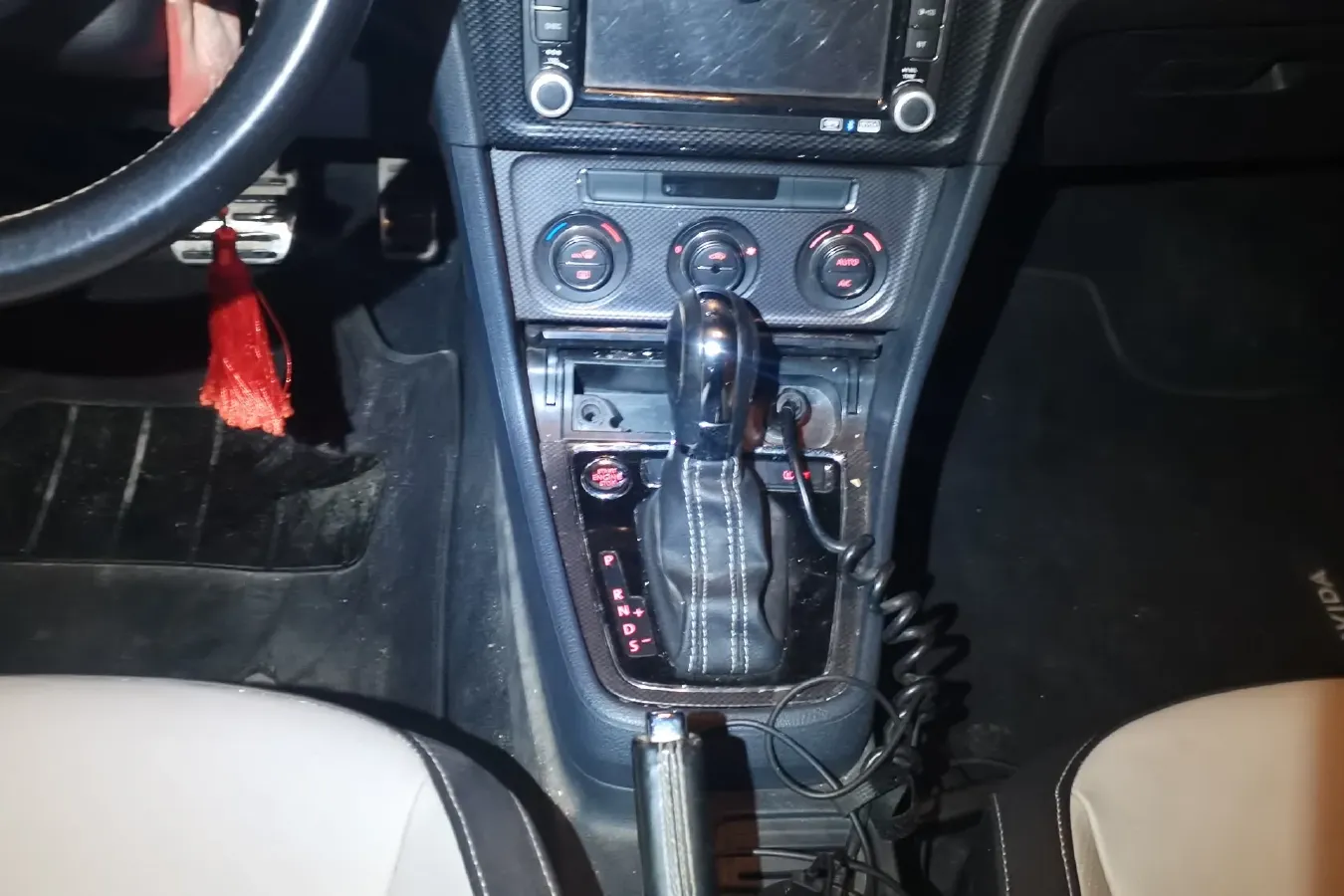 2014 Volkswagen Cross Lavida 1.6L 110HP L4 6AT,autocango,china used car exporter,china ev exporter,chinese used car exporter,chinese used ev exporter