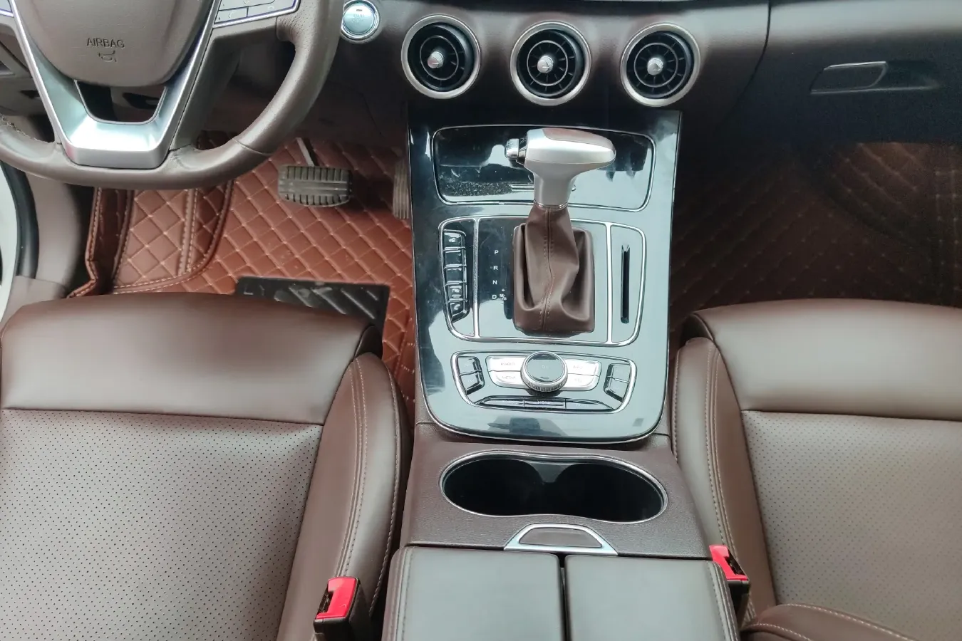 2018 Leopaard Mattu 1.6T 200HP L4 6DCT,autocango,china used car exporter,china ev exporter,chinese used car exporter,chinese used ev exporter