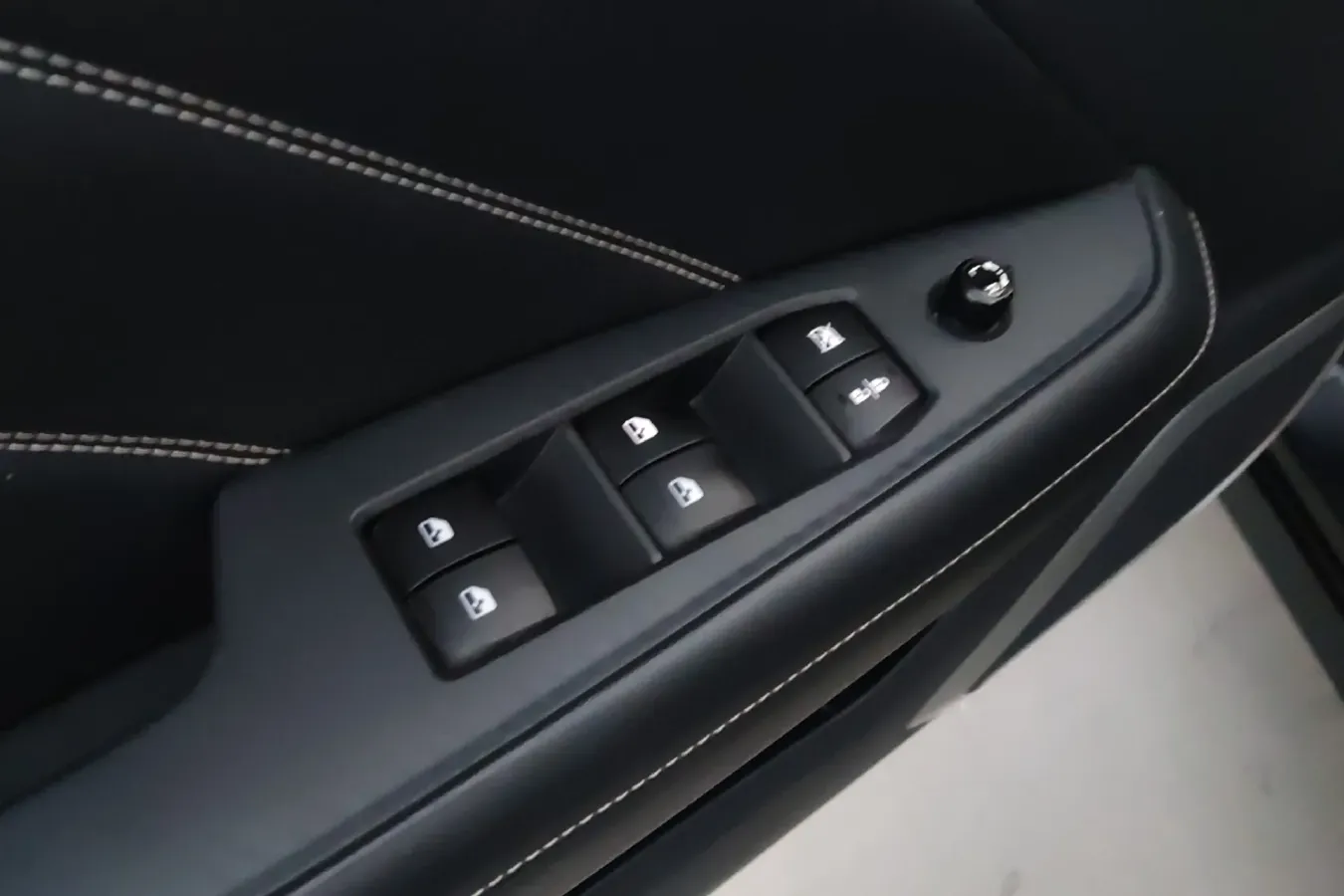 2020 Venucia Star 1.5T 190HP L4 7DCT,autocango,china used car exporter,china ev exporter,chinese used car exporter,chinese used ev exporter