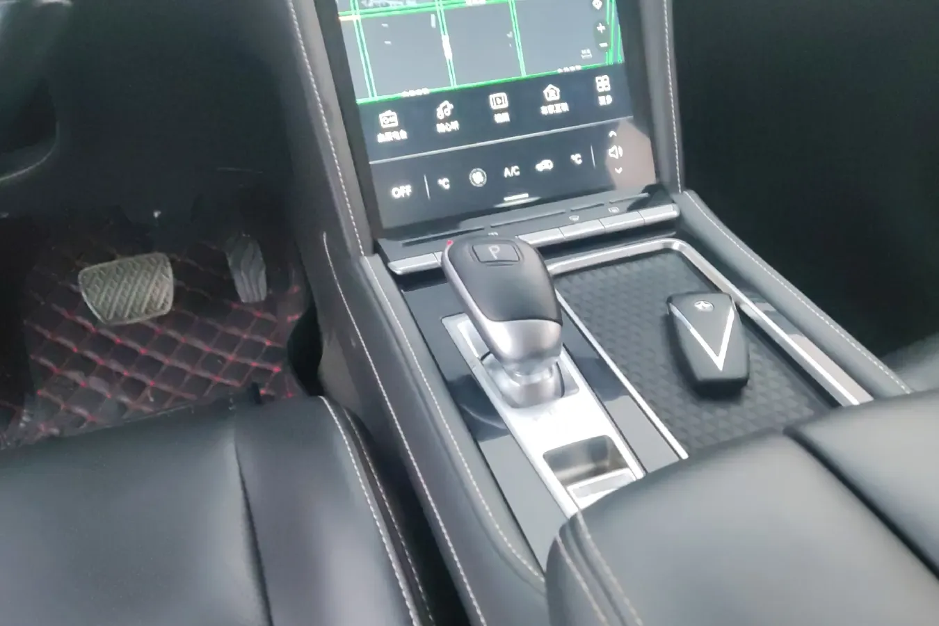 2020 Venucia Star 1.5T 190HP L4 7DCT,autocango,china used car exporter,china ev exporter,chinese used car exporter,chinese used ev exporter