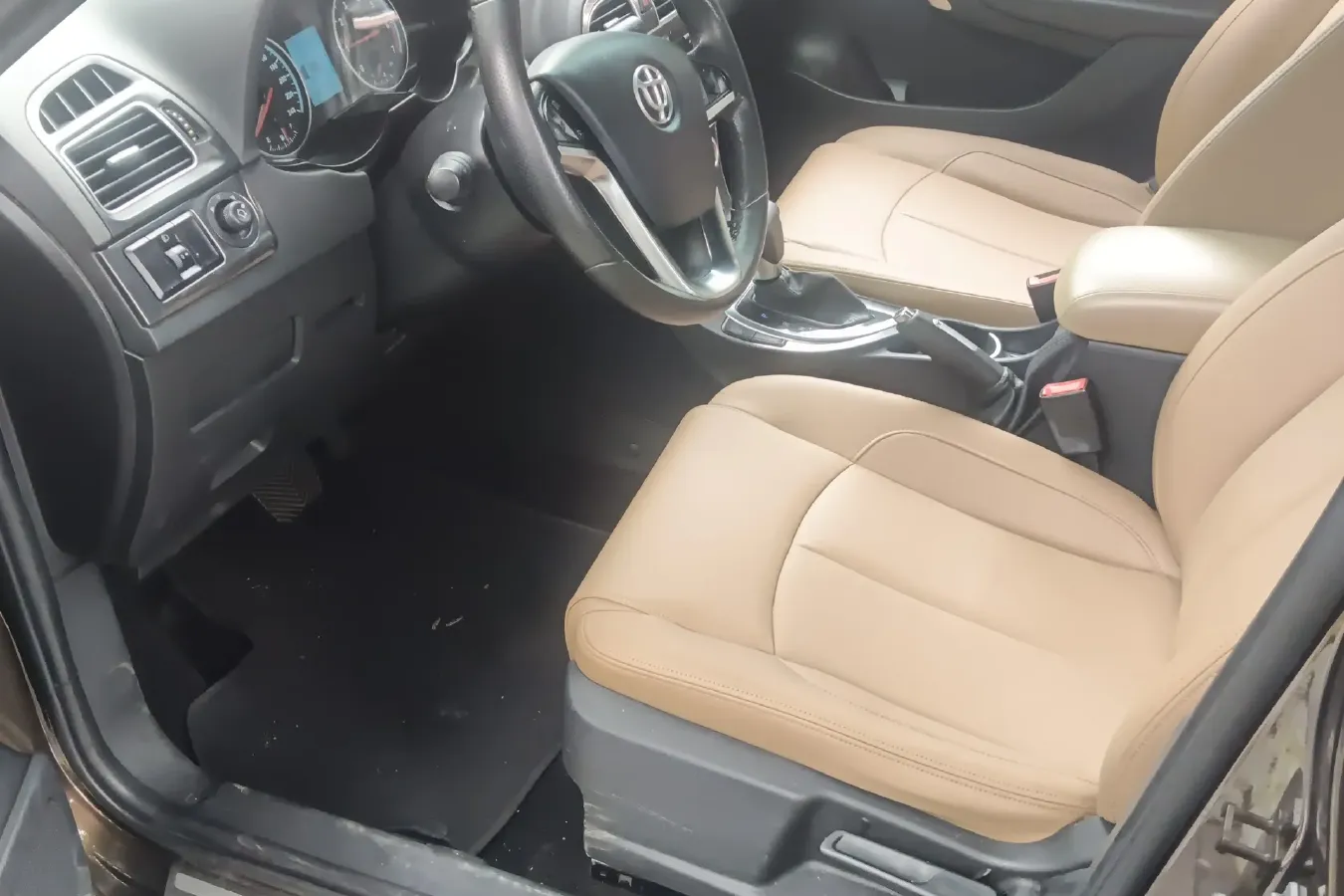 2016 Brilliance Auto V5 1.5T 150HP L4 5AT,autocango,china used car exporter,china ev exporter,chinese used car exporter,chinese used ev exporter