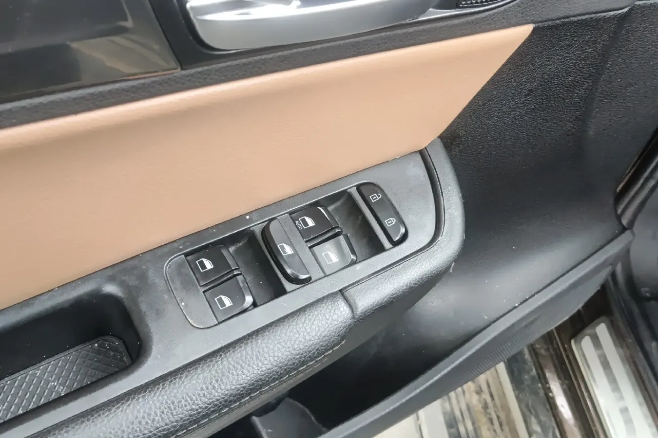 2016 Brilliance Auto V5 1.5T 150HP L4 5AT,autocango,china used car exporter,china ev exporter,chinese used car exporter,chinese used ev exporter