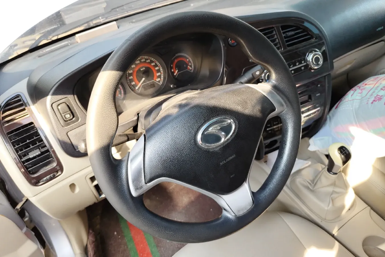 2014 Soueast V3 1.5L 120HP L4 5MT,autocango,china used car exporter,china ev exporter,chinese used car exporter,chinese used ev exporter