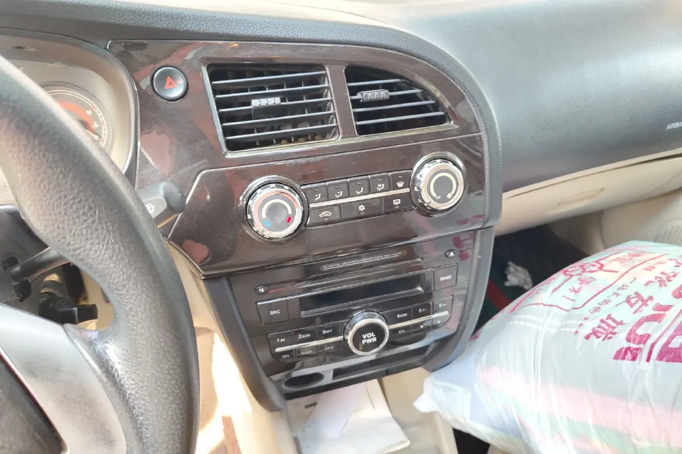 2014 Soueast V3 1.5L 120HP L4 5MT,autocango,china used car exporter,china ev exporter,chinese used car exporter,chinese used ev exporter