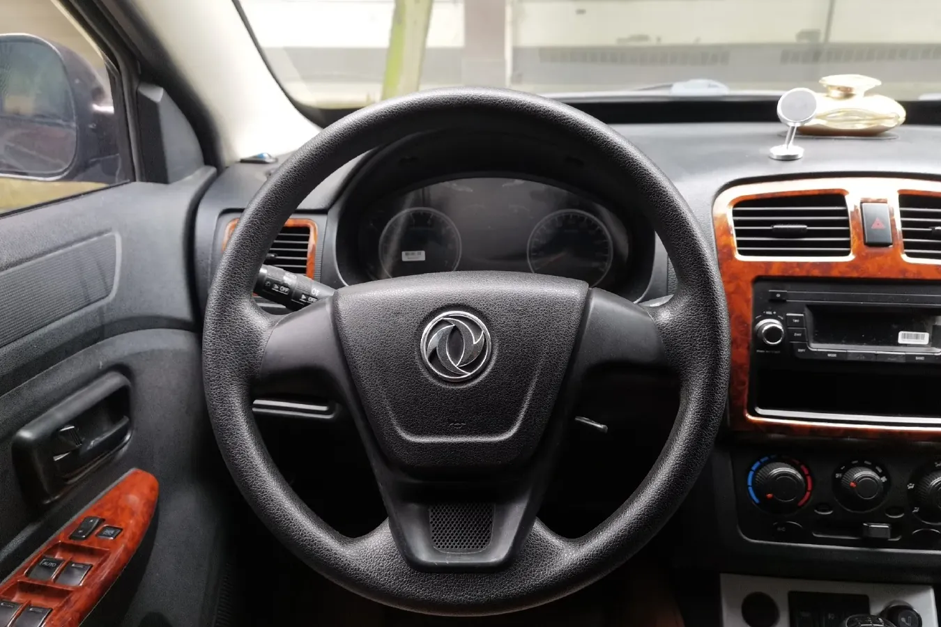 2014 DongFeng Fengon Fengon 330 1.3L 96HP L4 5MT,autocango,china used car exporter,china ev exporter,chinese used car exporter,chinese used ev exporter