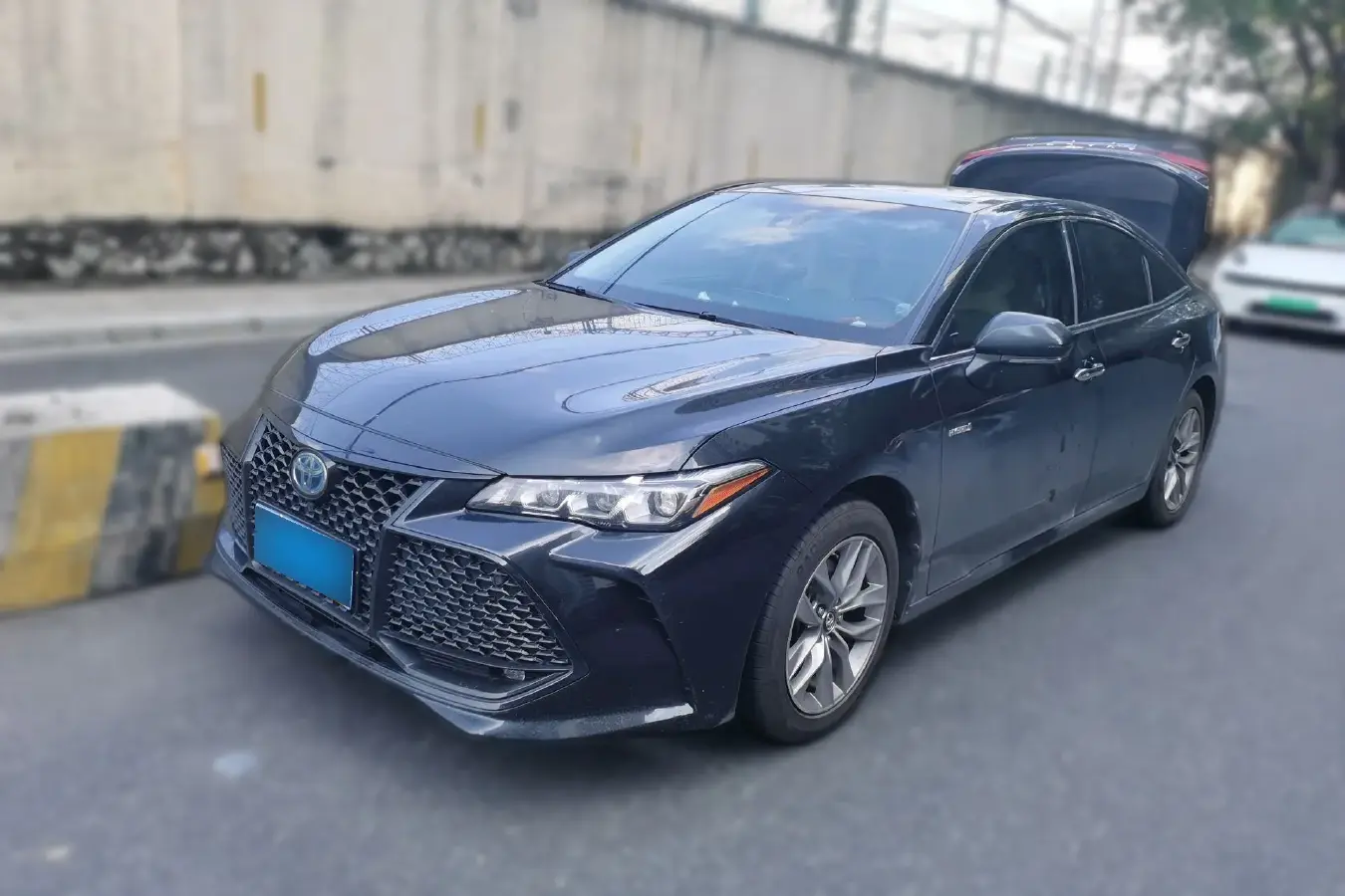 2019 Toyota Avalon 2.5L 178HP L4 E-CVT Hybrid