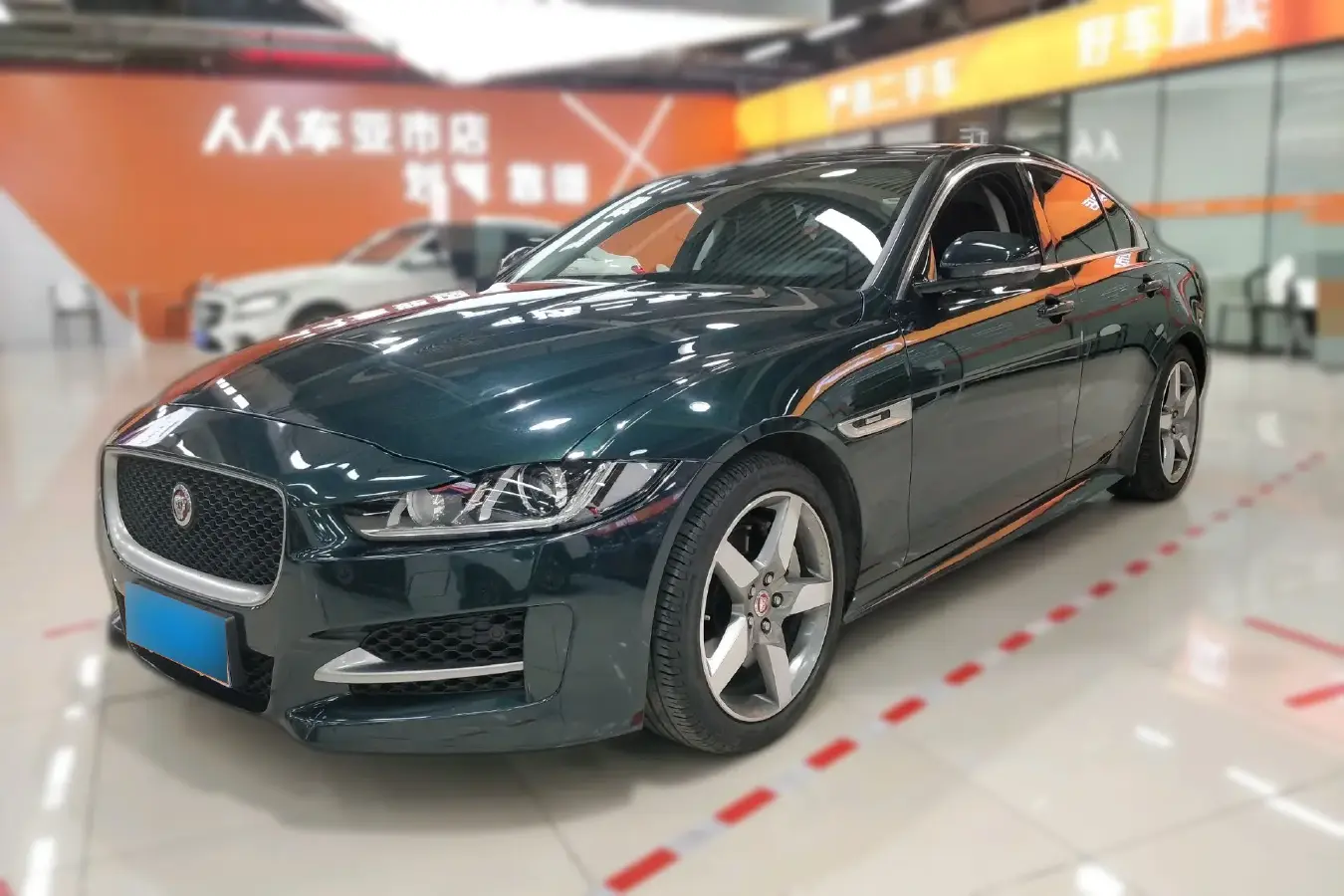 2017 Jaguar XE 2.0T 200HP L4 8AT