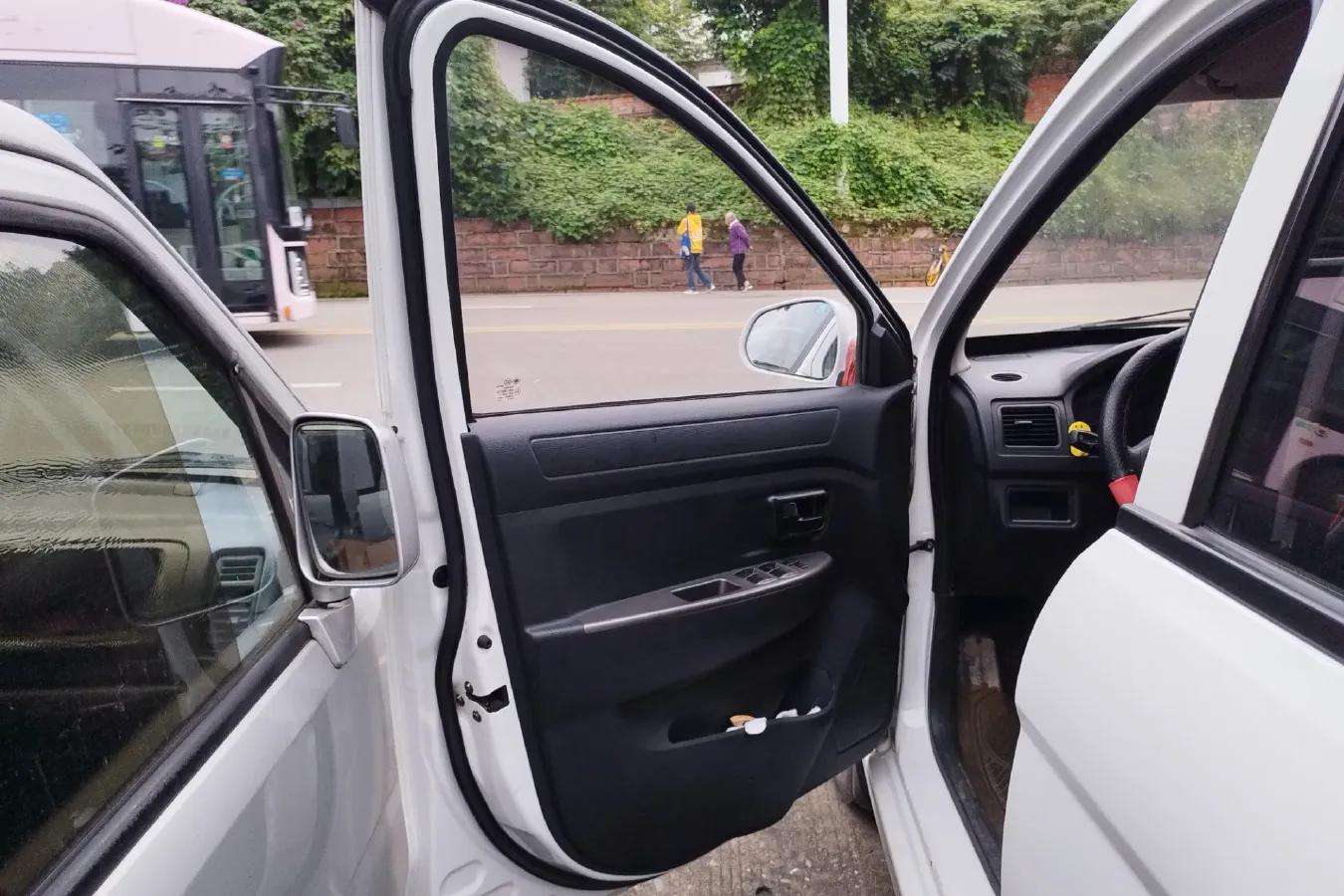 2016 DongFeng Fengon Fengon 330 1.5L 109HP L4 5MT,autocango,china used car exporter,china ev exporter,chinese used car exporter,chinese used ev exporter